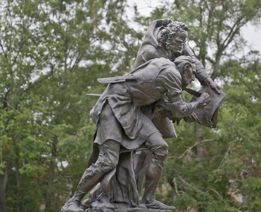 statue