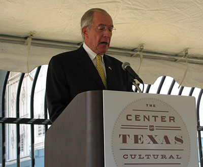 John-Nau-Speaking-at-the-Unveiling-of-the-New-Center-for-Texas-Cultural-Heritage-2012-400px.jpg