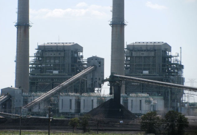 The-Big-Brown-power-plant-in-Freestone-County-burns-coal-mined-nearby.jpg