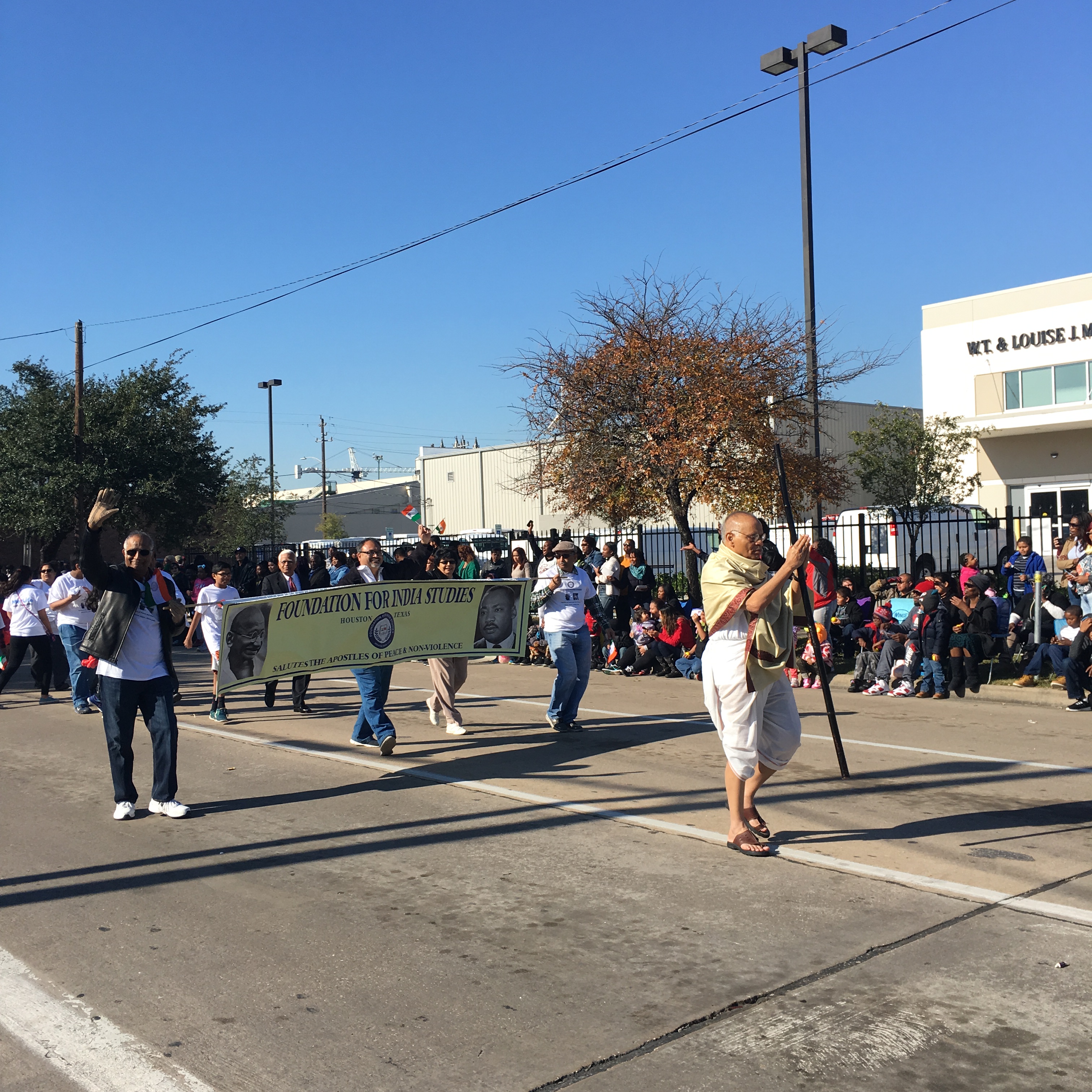 Martin Luther King Jr. Day Parade Draws 300,000 Spectators to Midtown ...