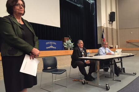 Maria Ott with the consulting firm HYA & Associates led a community forum at Chavez High School to gather feedback on what parents and students would like in the next HISD superintendent.