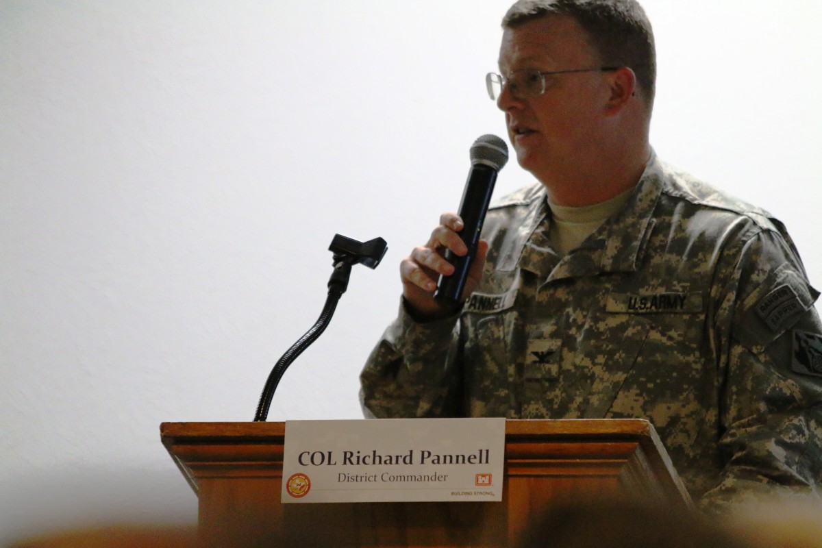 U.S. Army Corps' Richard Pannell led the community meeting