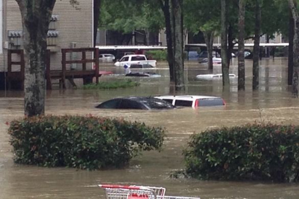 Houston flood Westfield Lake apartment complex