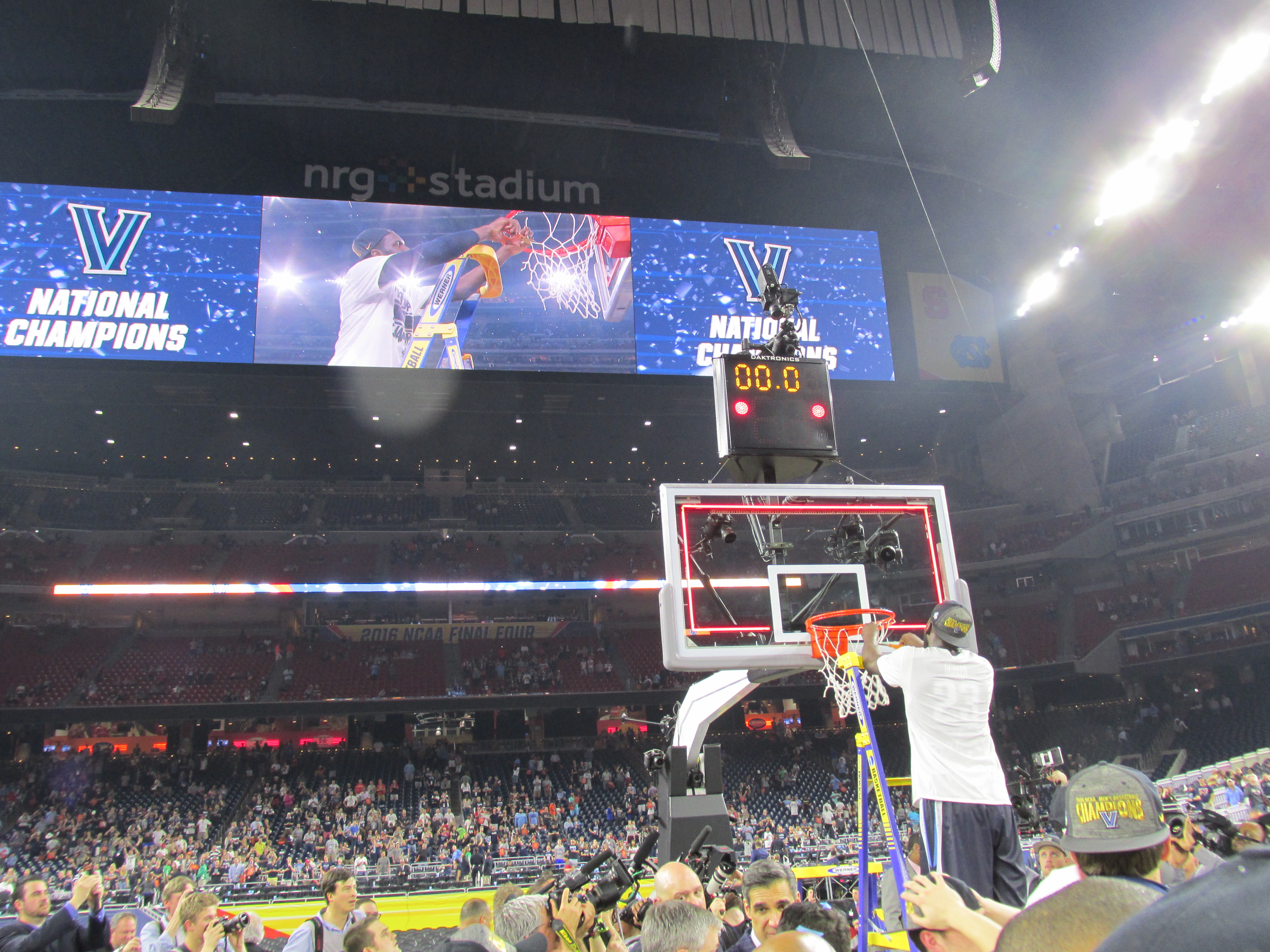 NCAA should consider affect large arenas such as Houston's Reliant Stadium  have on Final Four play – New York Daily News