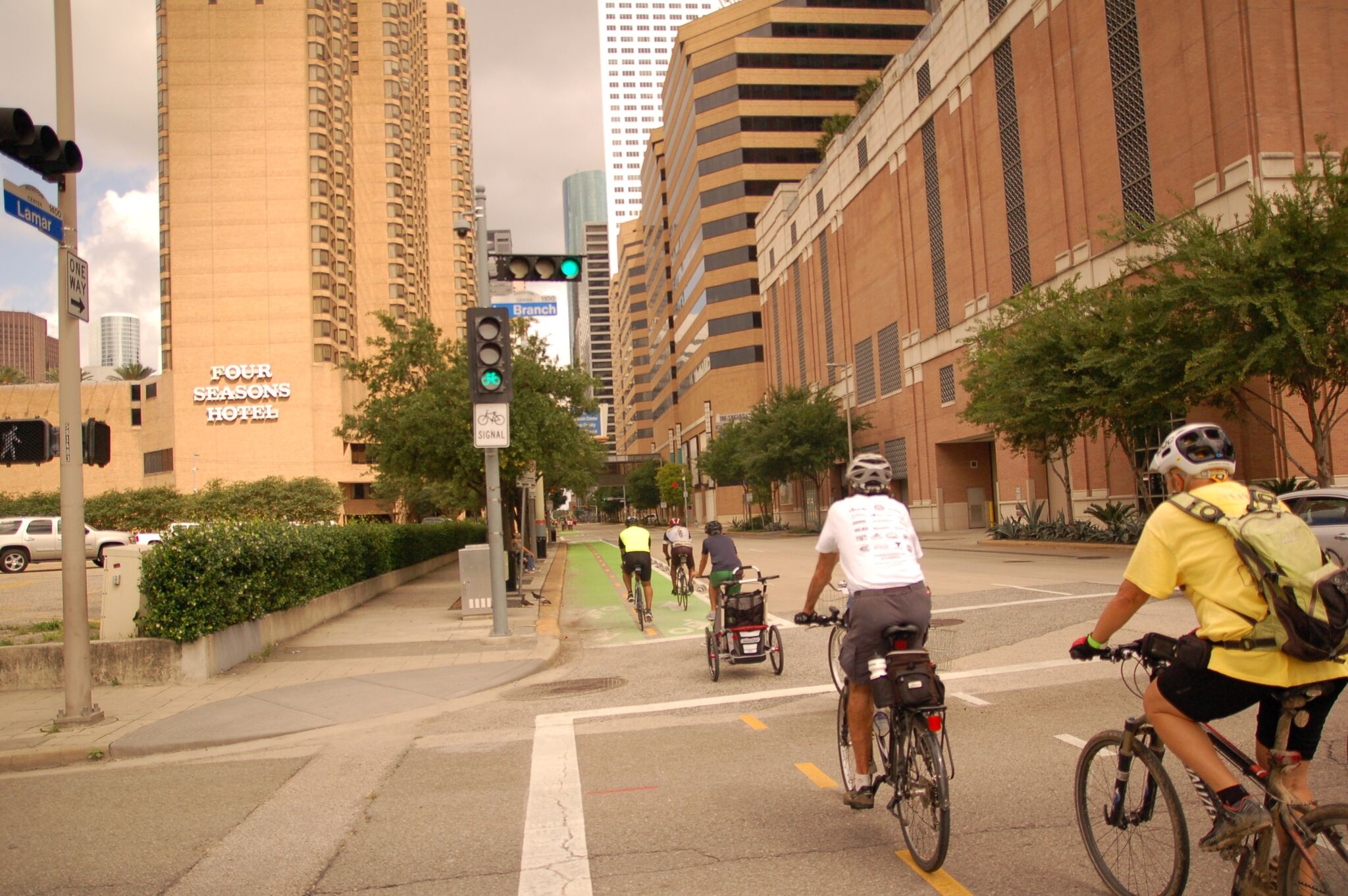 The Lamar Street bikeway connects downtown Houston to the Buffalo Bayou. The ultimate goal of the City of Houston’s bike plan is to have a network of over 1,780 miles by the year 2026.