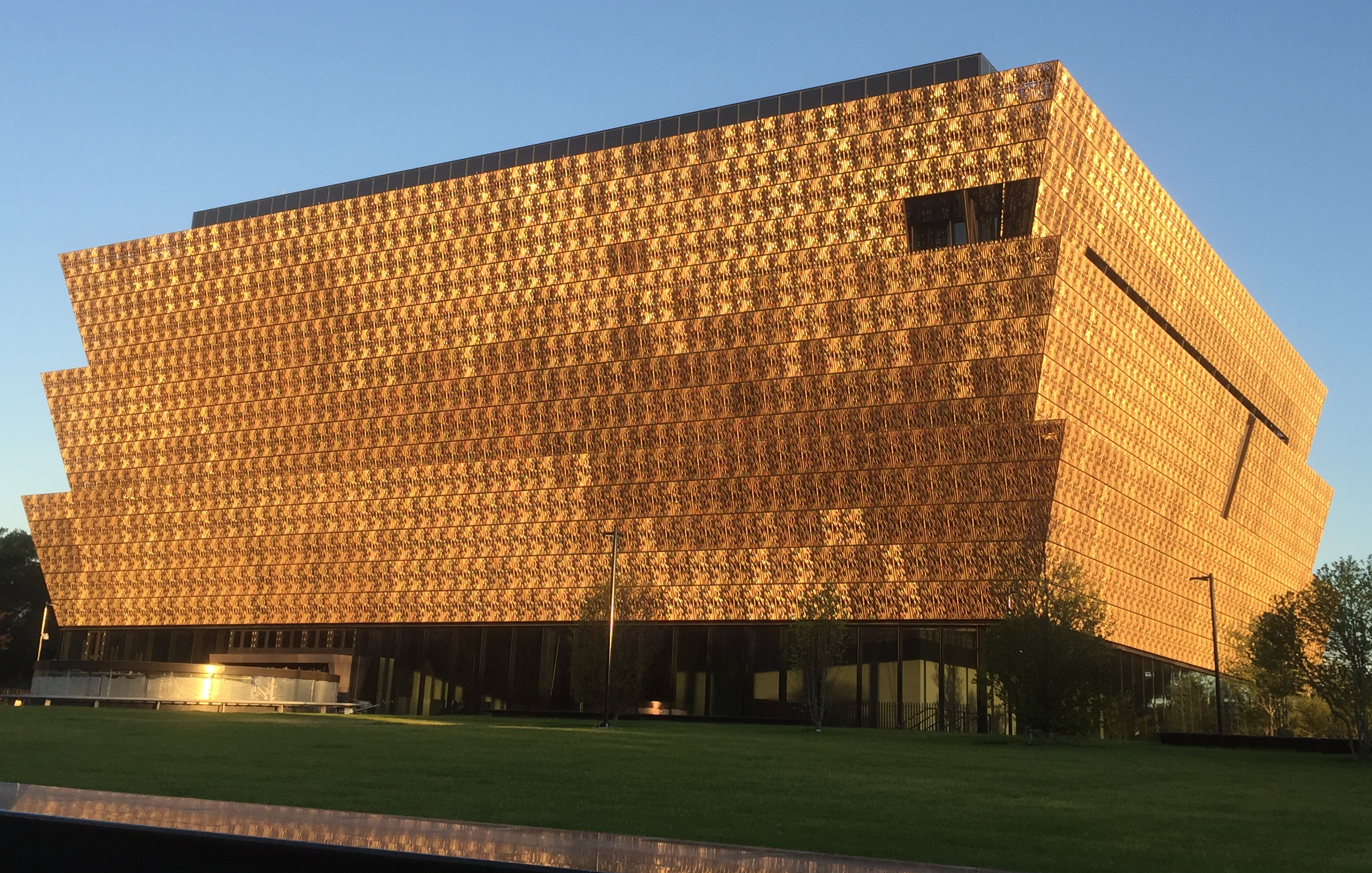 Museum meaning. Музей NMAAHC В Вашингтоне. Дэвид Аджайе музей в Вашингтоне. Вашингтон музей афроамериканской культуры. Smithsonian Museum of African American History.