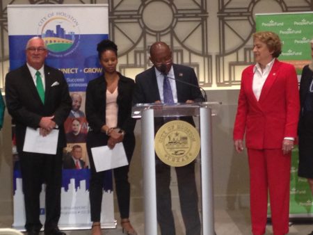 Houston Mayor Sylvester Turner announced ‘Innovation Week’ on April 19th after the City Council weekly meeting and underscored it is a good opportunity for local small businesses and also for Houstonians that want to start one.