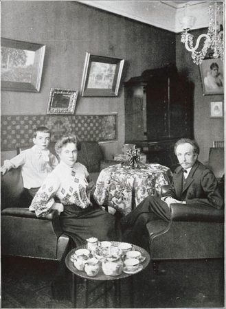 Richard Strauss, Pauline de Ahna, and their son, Franz