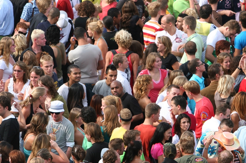 Crowd_jpg_800x1000_q100