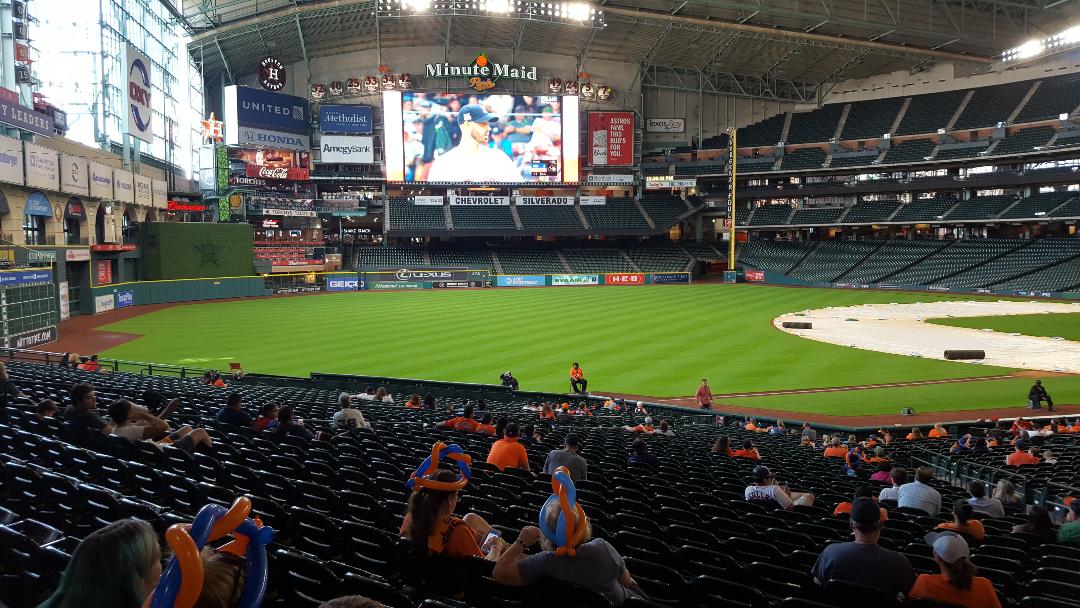 Houston Astros fan captures fight during ALDS Game 1 at Minute Maid Park -  ABC13 Houston