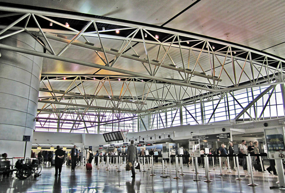 File:Changi Airport, Terminal 2, Departure Hall 2.JPG - Wikimedia