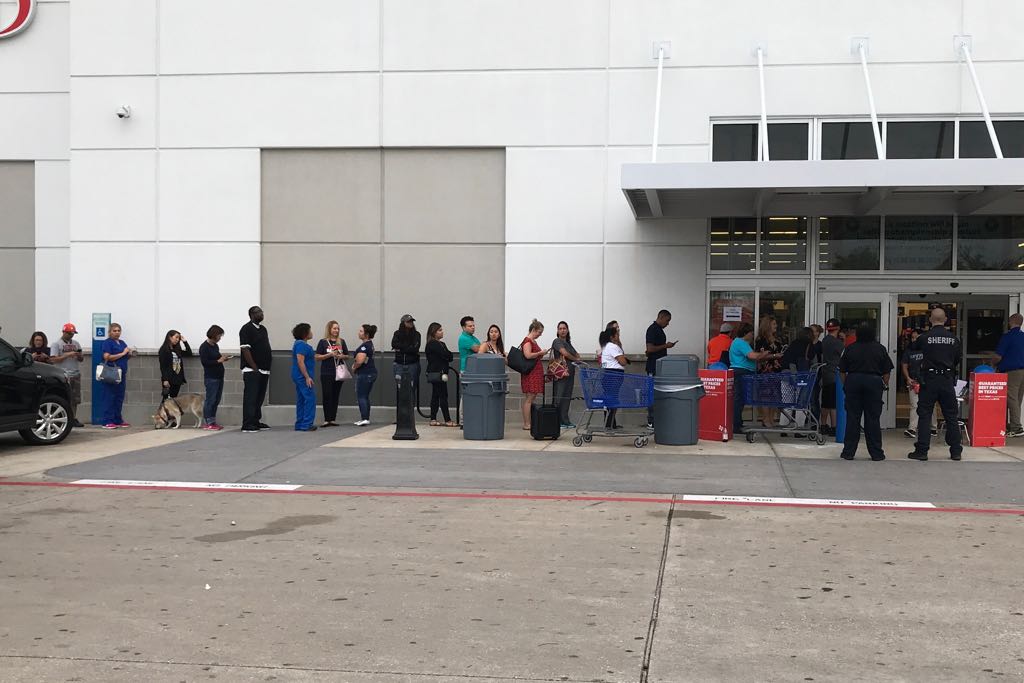 Ecstatic Red Sox fans line up to see World Series trophy