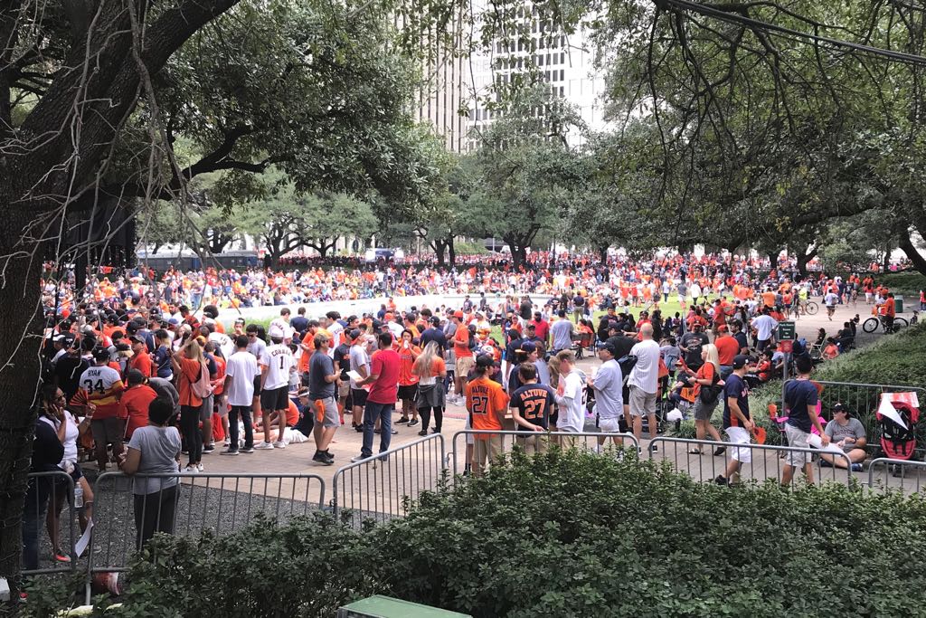 Astros Parade crowd size math (Houston, San Antonio: live, mayor, rain) -  Texas (TX) - Page 2 - City-Data Forum