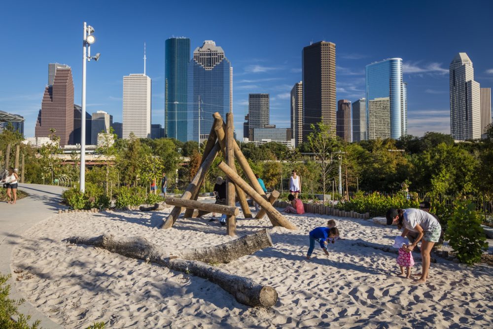 Buffalo Bayou Park offers a wide variety of leisure activities such as cycling, jogging, paddling, as well as a nature playground that features a boulder rock scramble, a rolling lawn, a stream and waterfall, climbing logs and stones, and 33-foot slide.