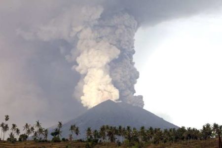 100,000 told to evacuate as Bali volcano spews huge ash cloud