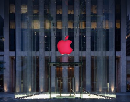 Apple Stores go red for World AIDS Day as company donates record number to (RED) foundation