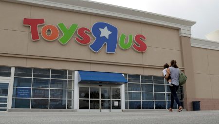 Toys R Us to close up to 182 stores, including one Houston location.