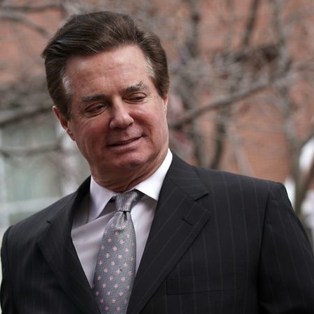 Former Trump campaign chairman Paul Manafort arrives at the Albert V. Bryan U.S. Courthouse for an arraignment hearing on March 8, 2018, in Alexandria, Va.