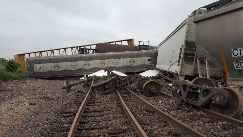 Texas Train Derailment Knocks Out Power, Hampers Travel – Houston ...