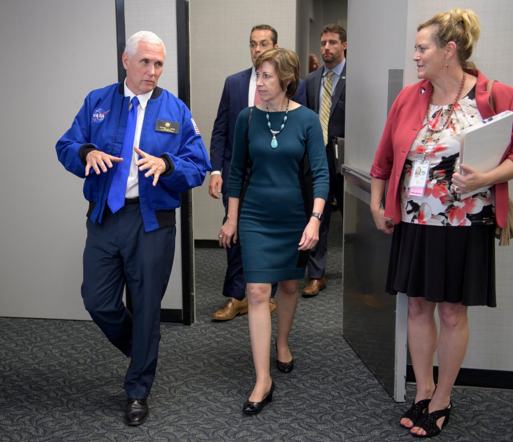 ellen ochoa on space shuttle discovery