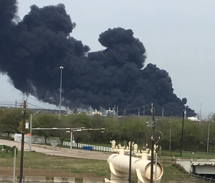 The smoke plume caused by a massive fire at a Deer Park petrochemical storage facility as seen from Highway 225 on March 18, 2019. (Photo credit: Houston Public Media staff)