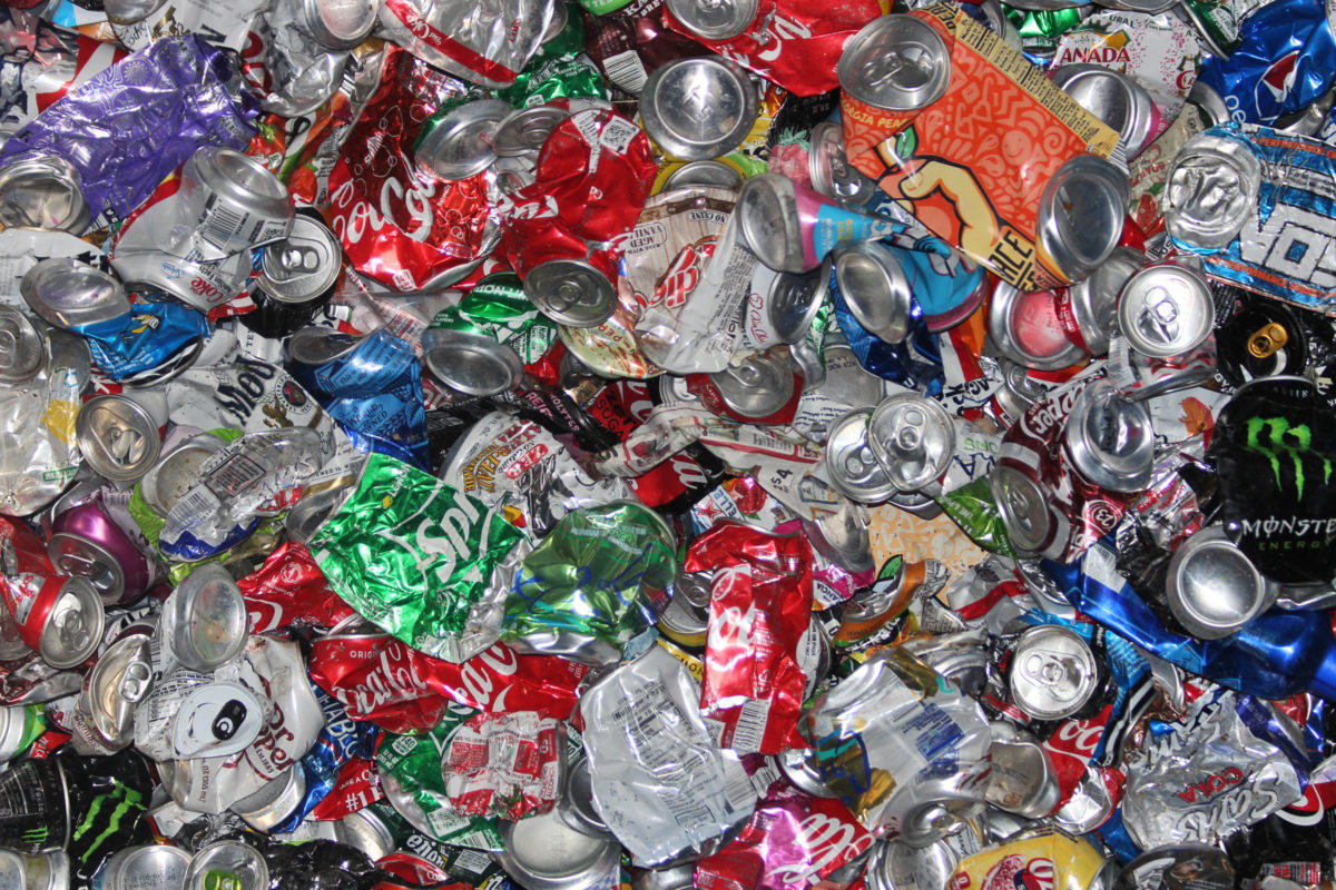 Hefty Recycling Bags shot closeup on a metal shelf at a discount store in  Hutchinson Kansas USA. That's bright and colorful Stock Photo - Alamy