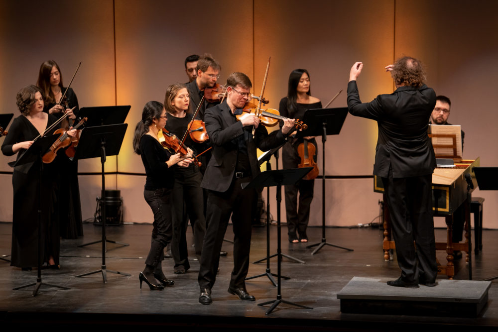 Concert photo of violinist Jonathan Godfrey and Mercury Chamber Orchestra