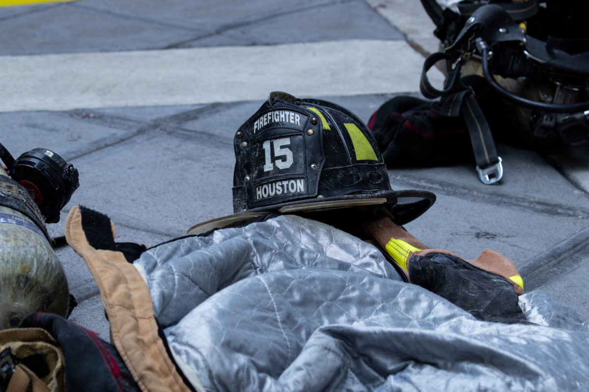 Three Houston firefighters injured in apartment complex fire Tuesday ...