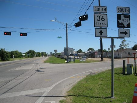 Needville_TX_Hwy_36_at_FM_1236