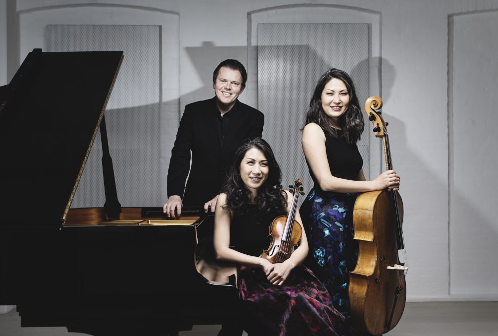 Trio con Brio Copenhagen: Soo-Jin Hong, violin; Soo-Kyung Hong, cello; Jens Elvekjaer, piano