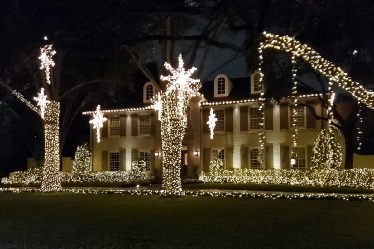 Bus Tour Combines Holiday Lights And Houston History – Houston Media