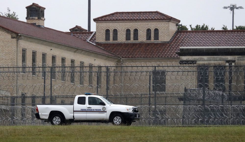 Federal prisons remain locked down days after 2 incarcerated