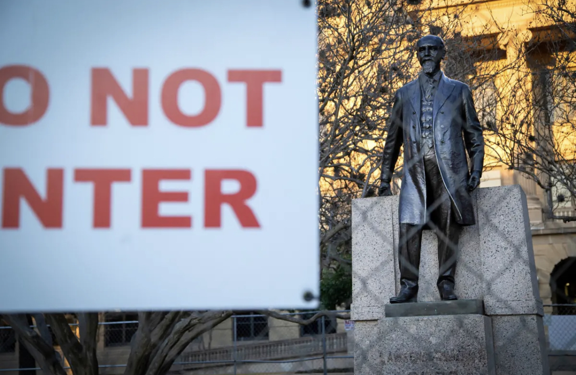 SUL ROSS - THE FRONTIER UNIVERSITY of Texas