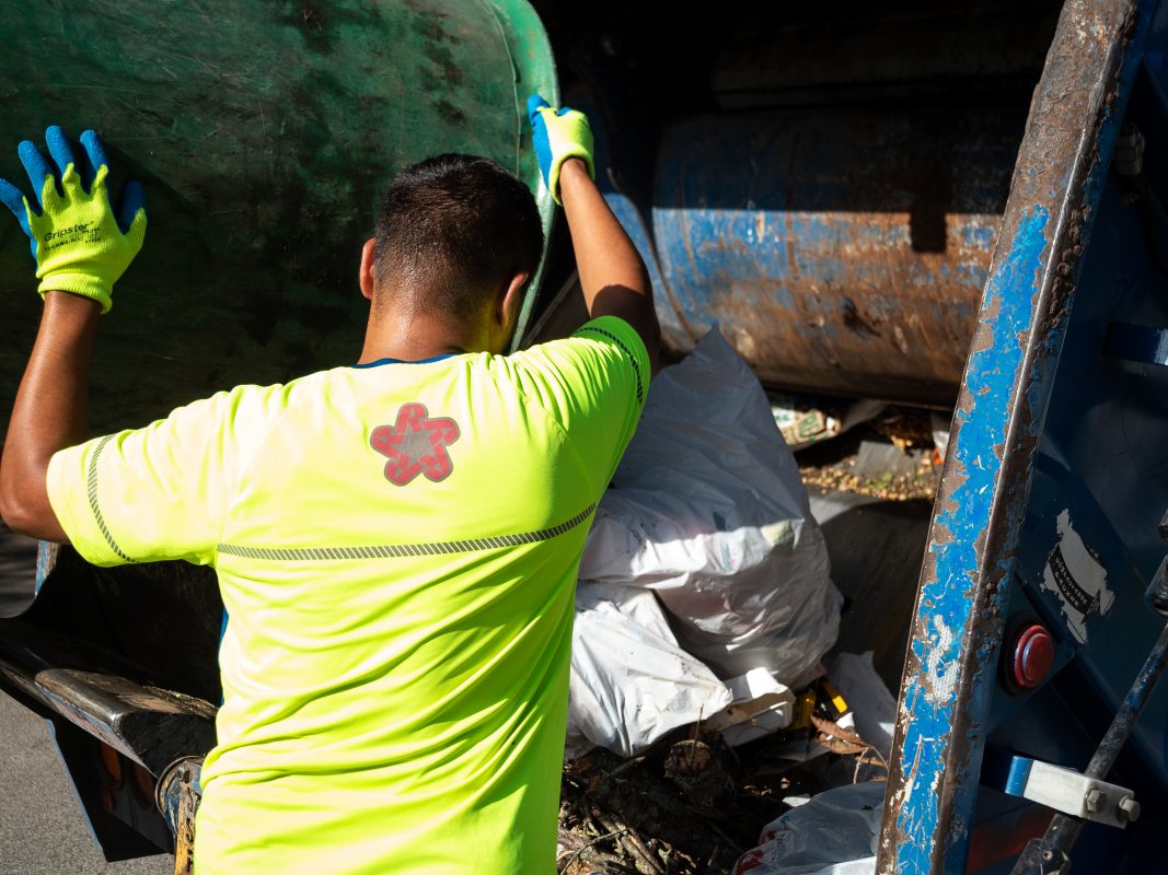 Outside workers expected to lose break requirements as heatwave soars through Texas – Houston Public Media - Vimarsana News
