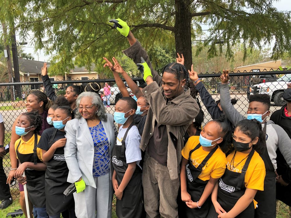 Rapper Travis Scott opens garden for Houston elementary school