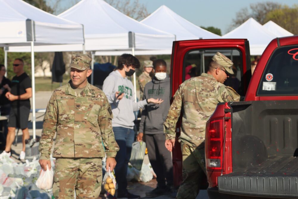 Servicemembers in U.S. Army North load cars with food shortly before Christmas 2021.
