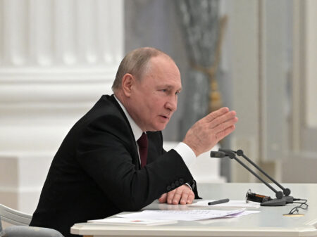 TOPSHOT - Russian President Vladimir Putin chairs a meeting with members of the Security Council in Moscow on February 21, 2022. - President Vladimir Putin said on February 21, 2022, he would make a decision "today" on recognising the independence of east Ukraine's rebel republics, after Russia's top officials made impassioned speeches in favour of the move.
