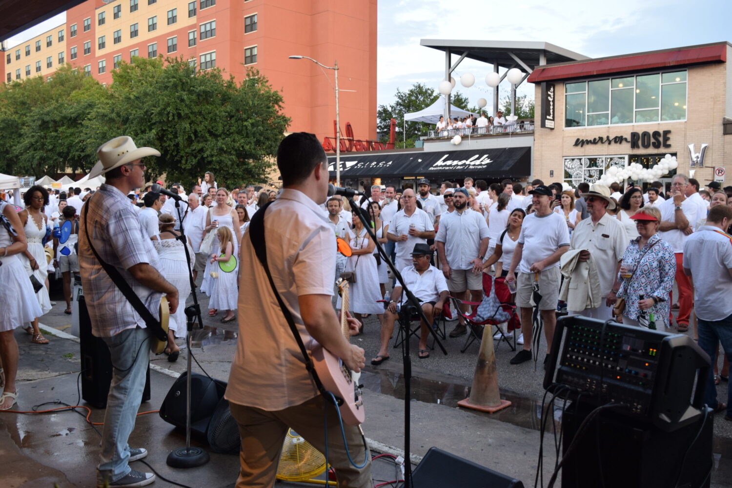 The Houston Heights celebrates White Linen Night's 20th anniversary this Saturday