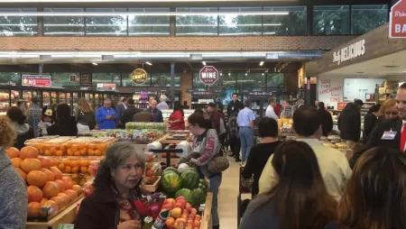 File photo: San Antonians shop at the South Flores H-E-B store shortly after it opened.