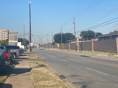 A view of Glenmont Dr. in the Gulfton neighborhood with little to no shade.