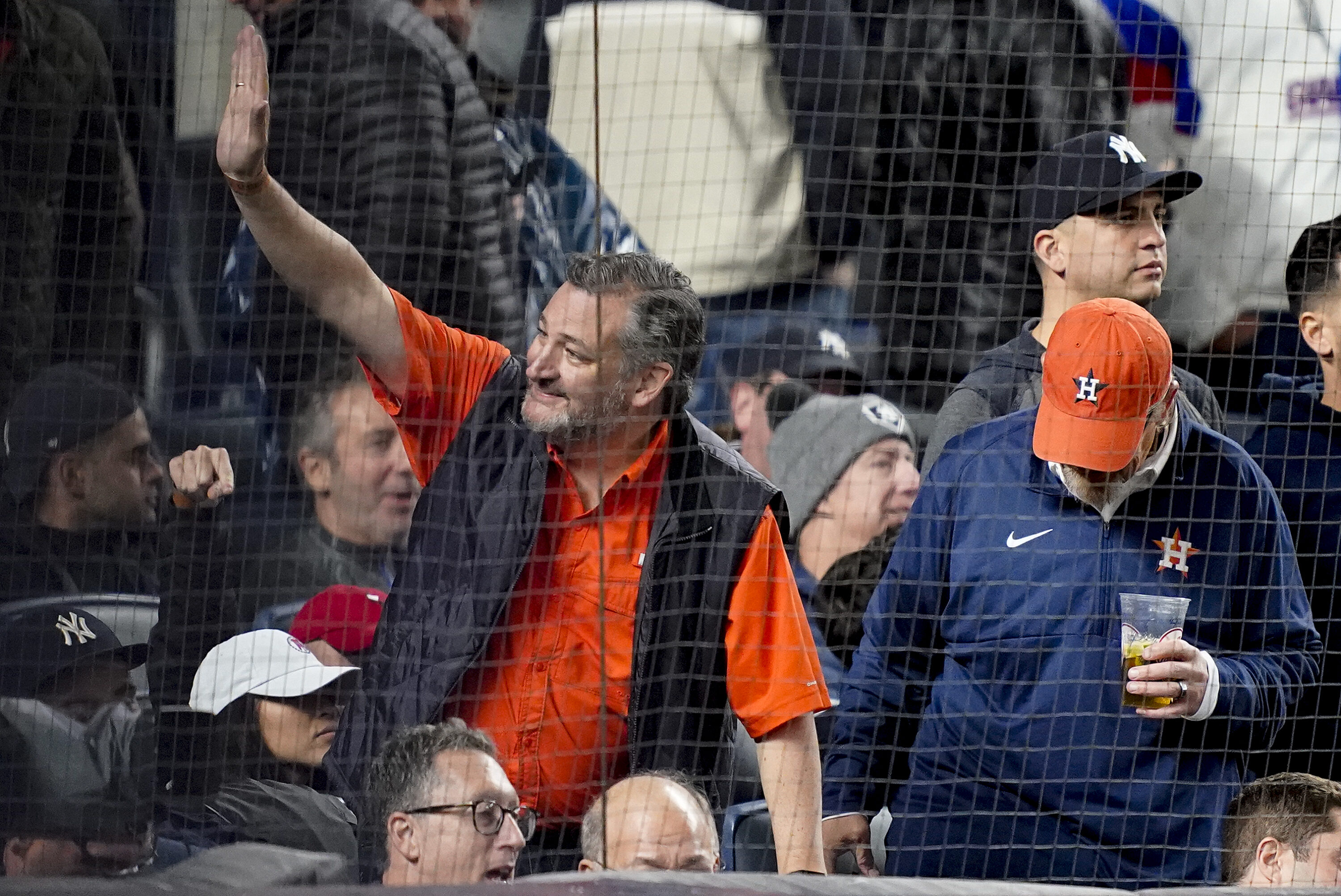 Fans celebrate Houston Astros' World Series win with parade, 1 arrested  after throwing beer can at Senator Cruz - CBS Texas