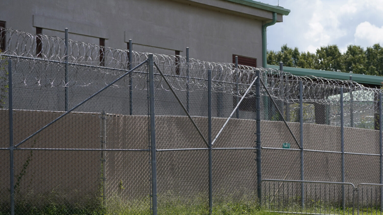 Second Mississippi jail escapee found; arrested in Houston – Houston Public Media - Vimarsana News
