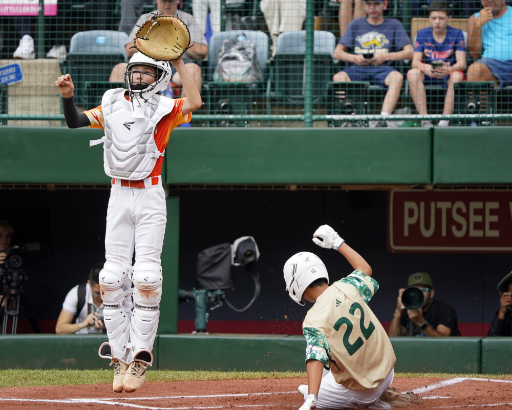 Little Leaguers enjoy game as MLB players take the field, News