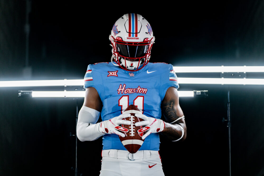 Tennessee Titans to wear Houston Oilers throwback jerseys twice during 2023  season – Houston Public Media