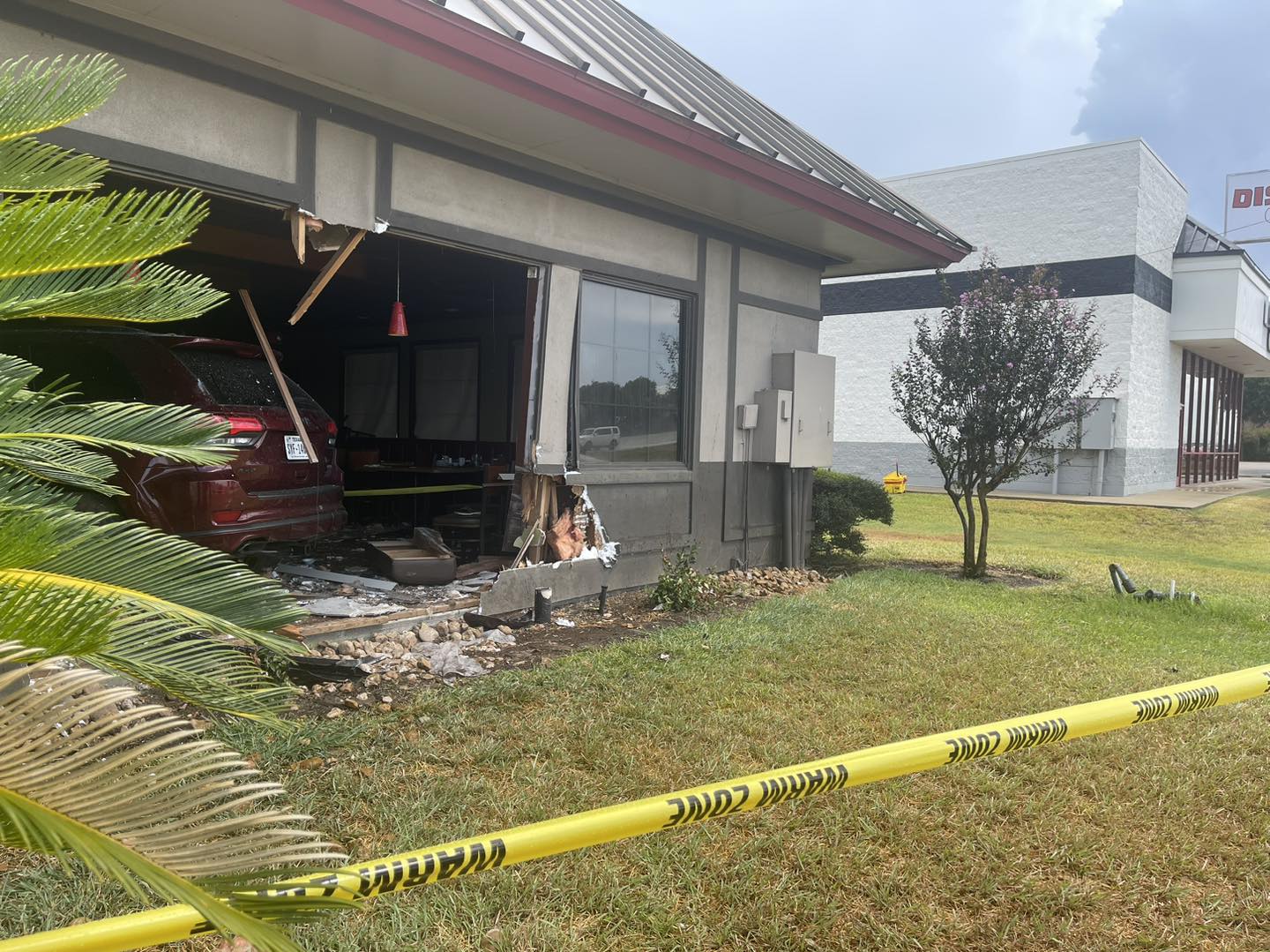 Nearly two dozen injured as SUV driver slams into Denny's dining room in Rosenberg – Houston Public Media - Vimarsana News