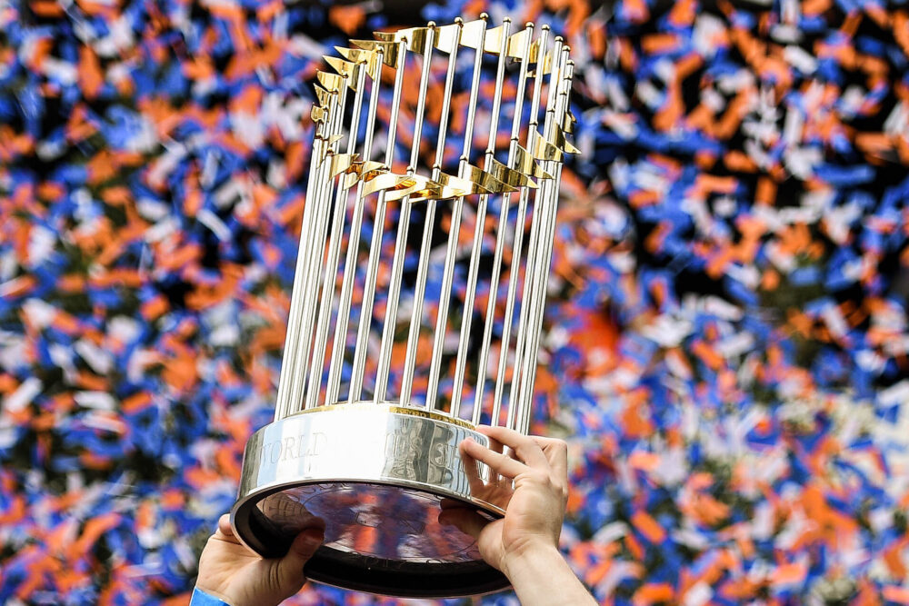 Astros presented with WS trophy, 11/01/2017