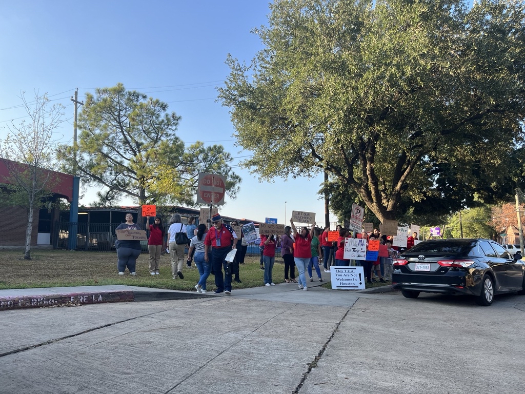 After Houston ISD administrator tells ‘nonbelievers’ to accept reforms or ‘You will not be here,’ students and parents protest