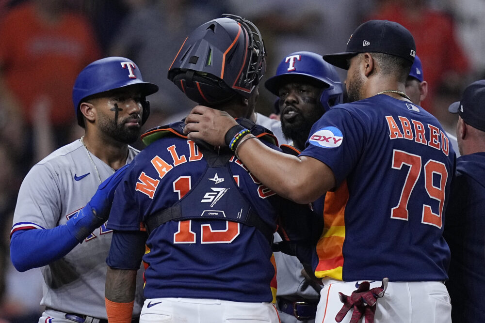 The @astros get on the board in the #ALCS!