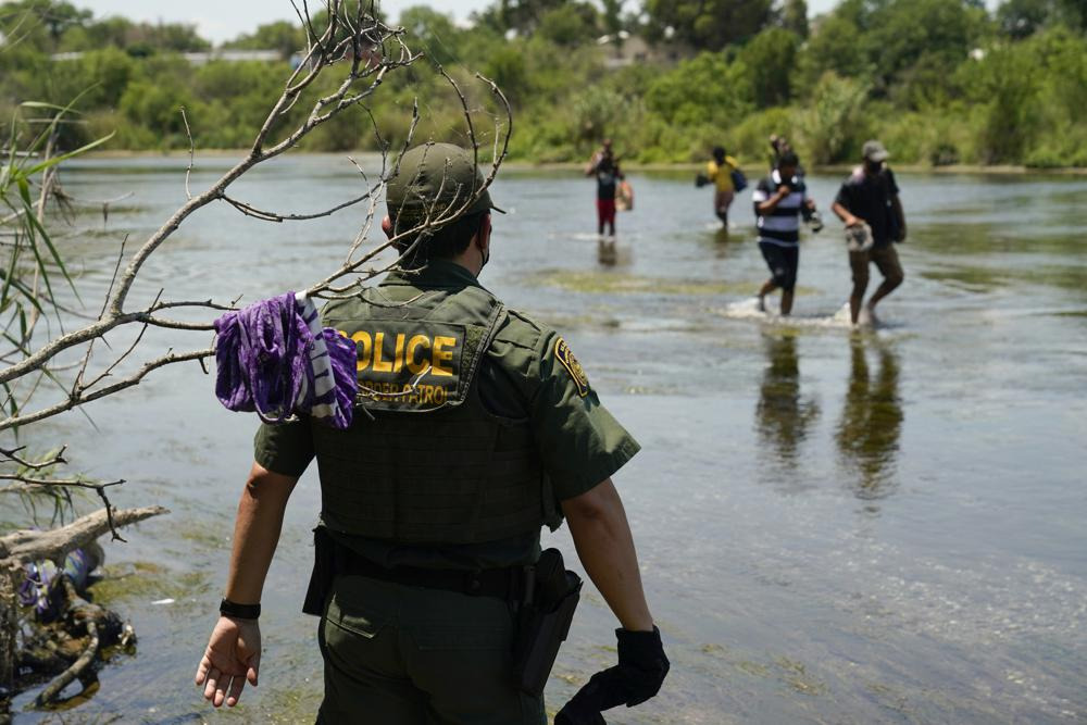 South Texas congresswoman files bill to pay Border Patrol if