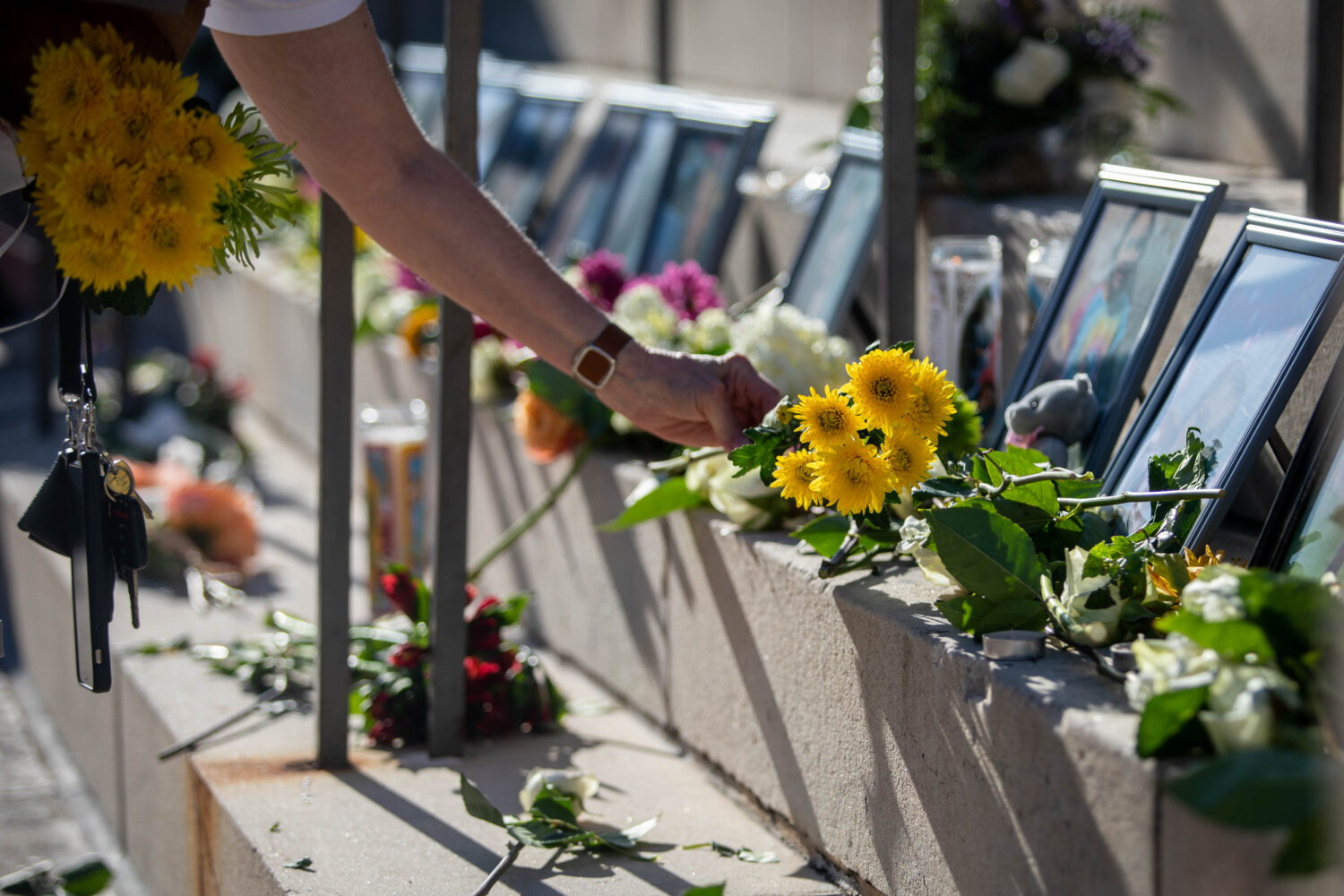 Families of Uvalde shooting victims want police accountability after DOJ report release – Houston Public Media - Vimarsana News